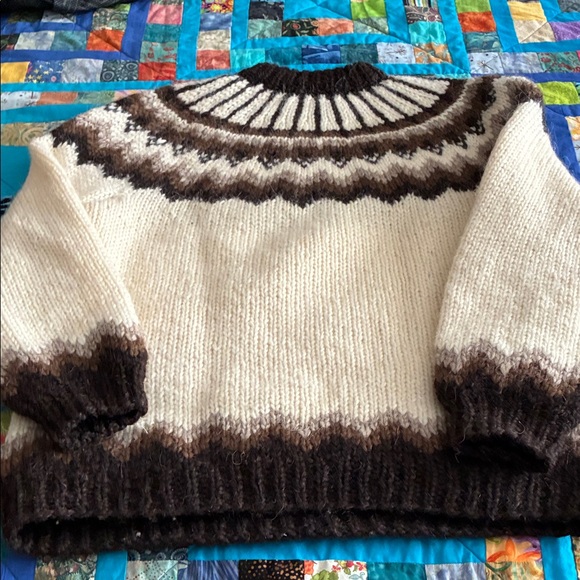 Hand knit Wool Icelandic Sweater - Picture 4 of 6
